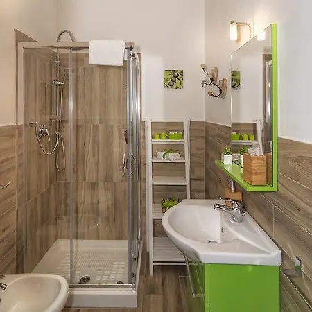 A Due Passi Dalla Torre Guest house